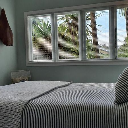 Вилла Quintessential Kiwi Bach Oneroa Экстерьер фото
