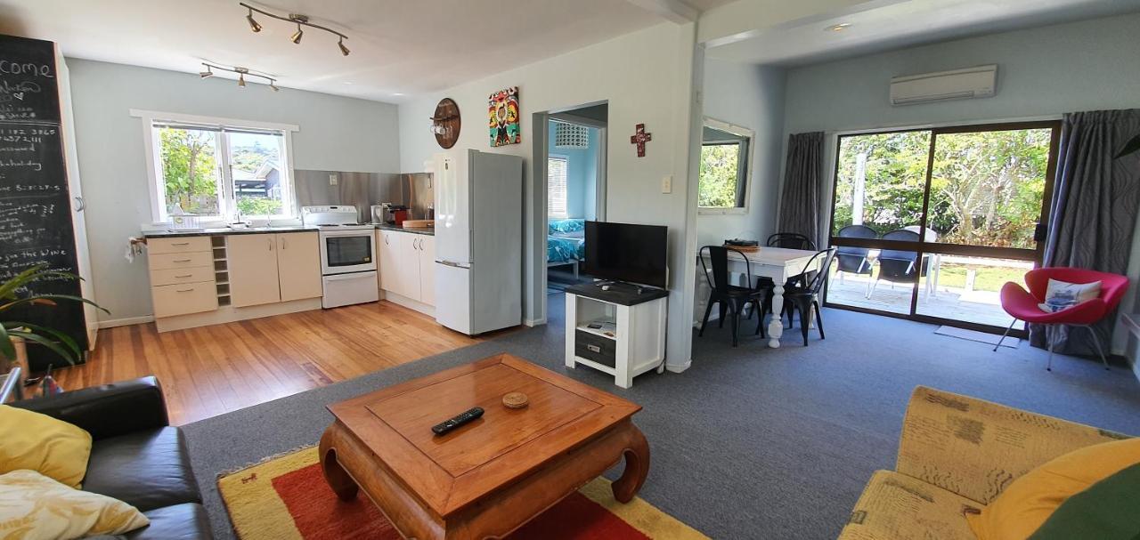Вилла Quintessential Kiwi Bach Oneroa Экстерьер фото